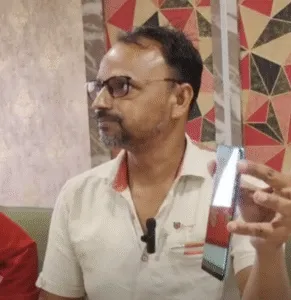 Krishna Gopal Solanki - Axis Bank Customer who filed compaint
